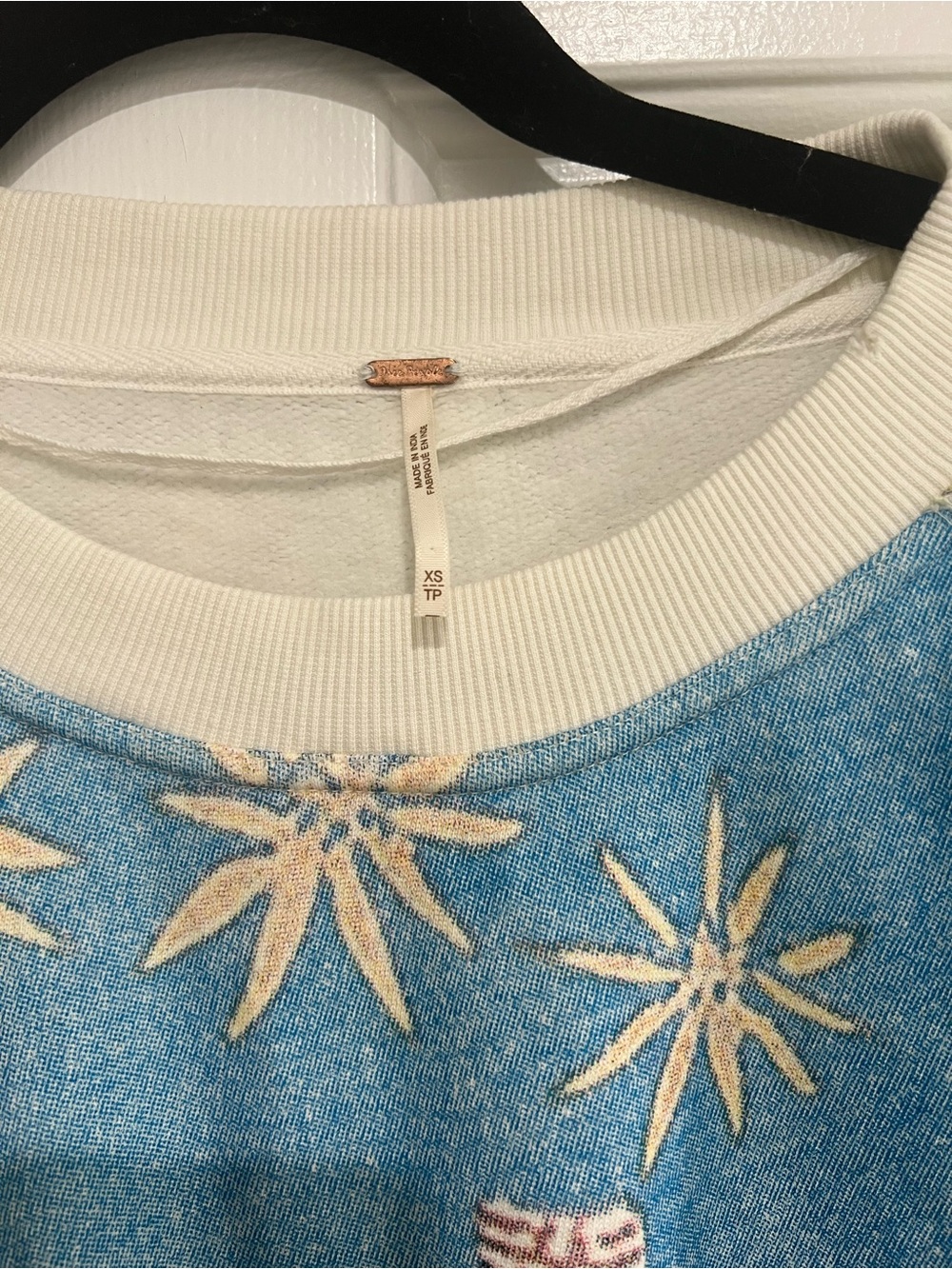 FREE PEOPLE- Faire Isle - Cropped Gaia Sweatshirt - Picture 3 of 3